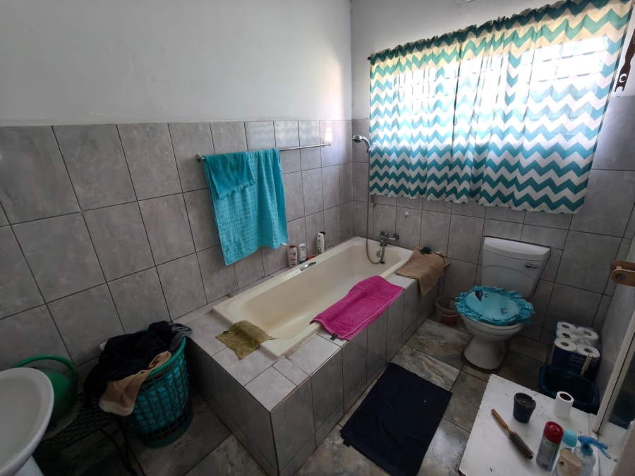 To Let 4 Bedroom Property for Rent in Oos Einde North West
